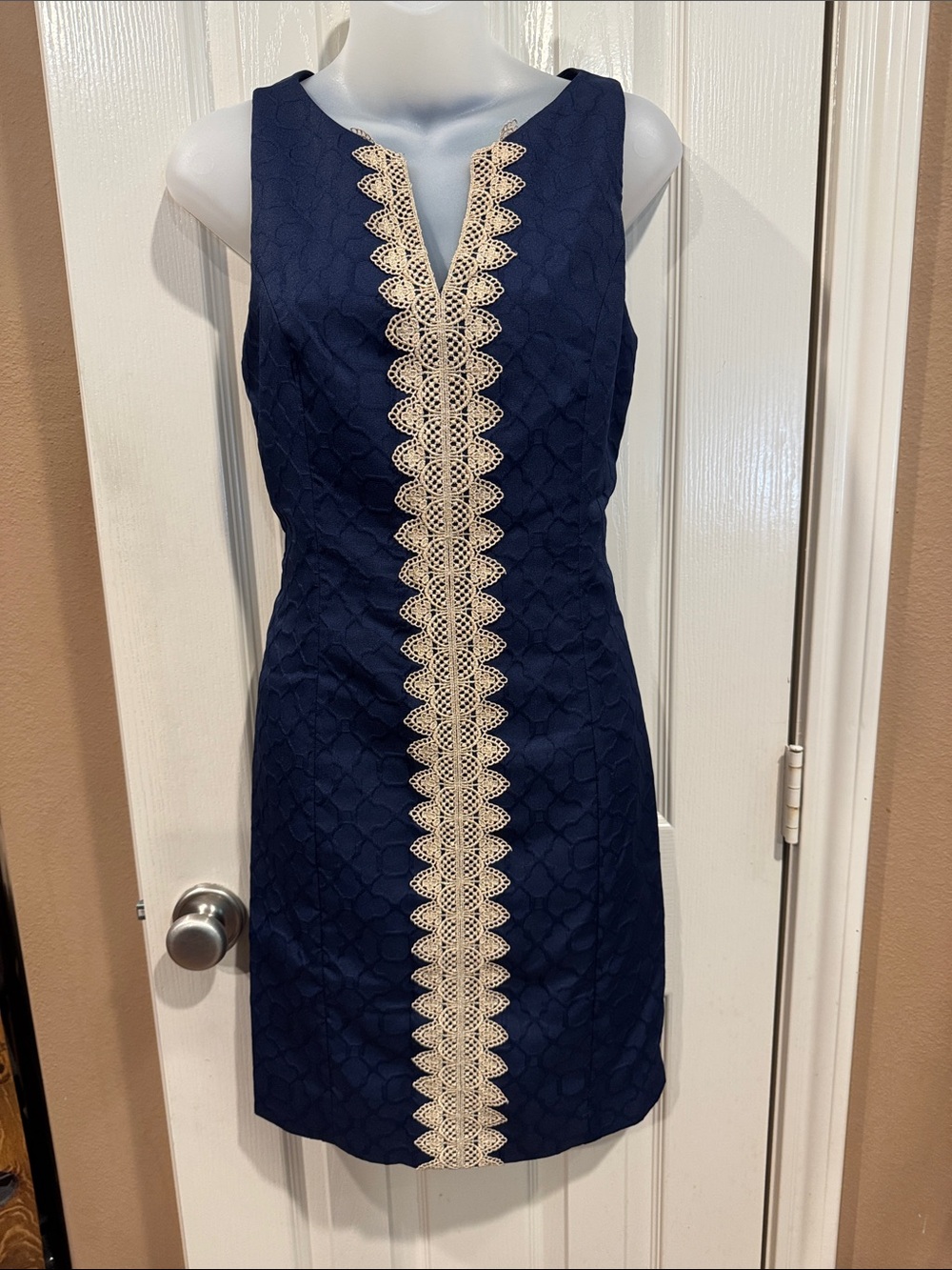 Pappagallo Navy and Gold Sleeveless Dress. 
Sz 6
